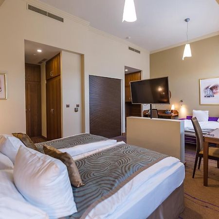 Merchants Crown Suites And Spa Prága Kültér fotó Suite