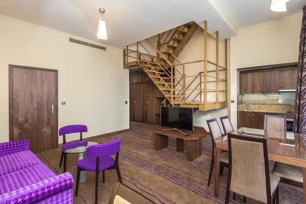 Merchants Crown Suites And Spa Prága Kültér fotó A typical apartment