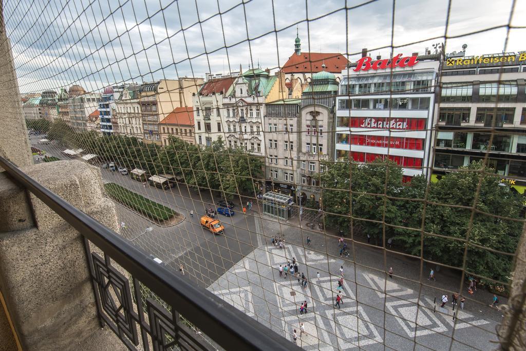 Merchants Crown Suites And Spa Prága Kültér fotó View of the square from the observation deck of the Westin Palace Vienna