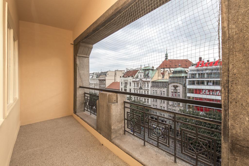 Merchants Crown Suites And Spa Prága Kültér fotó A balcony in Vienna