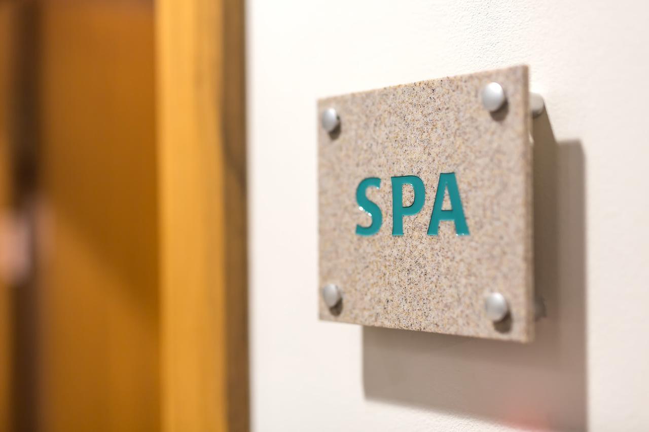 Merchants Crown Suites And Spa Prága Kültér fotó Spa sign