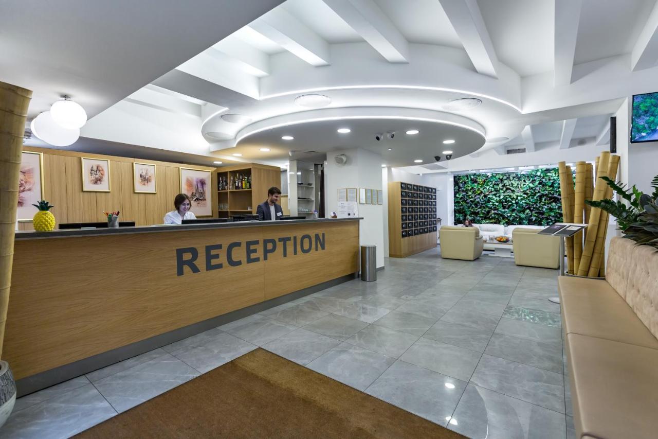 Merchants Crown Suites And Spa Prága Kültér fotó Reception
