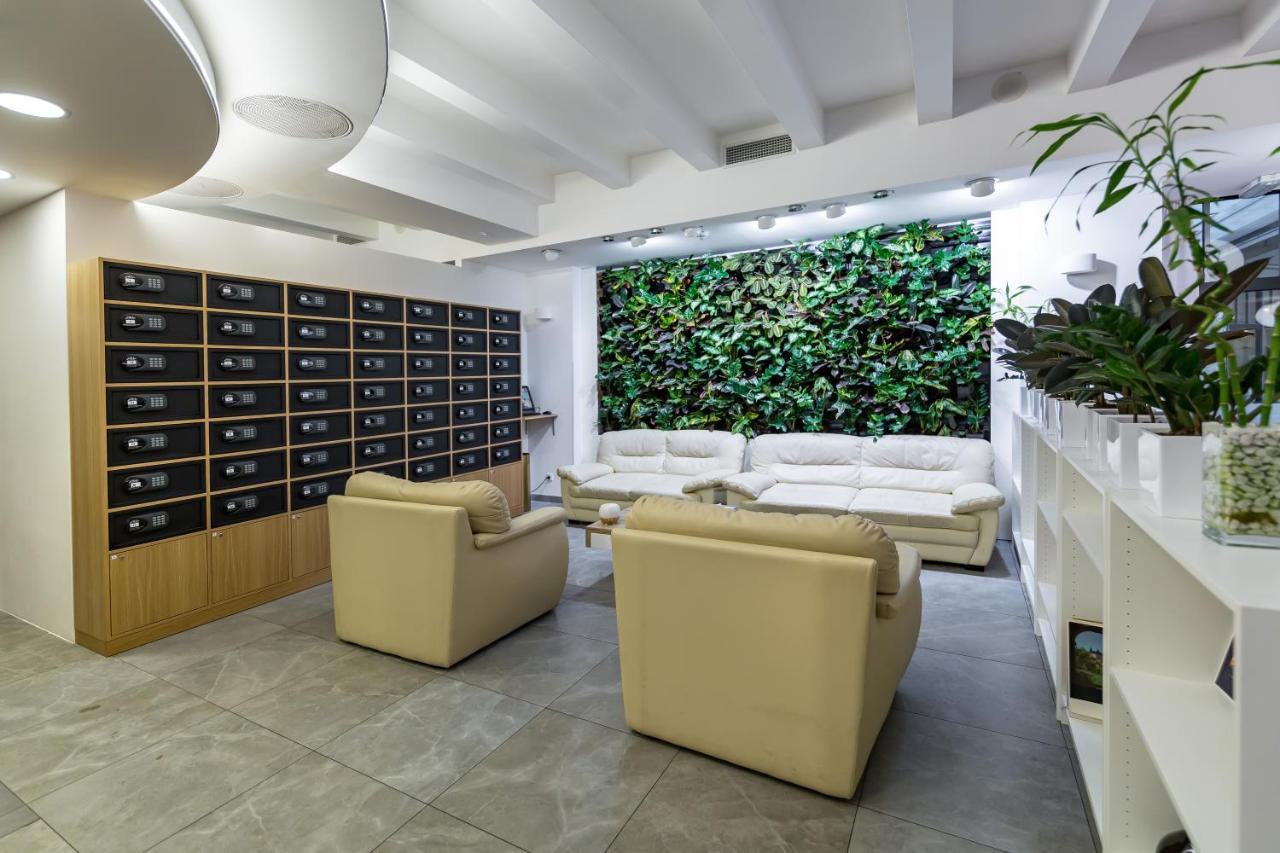 Merchants Crown Suites And Spa Prága Kültér fotó Green wall in a modern office